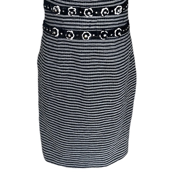 RARE Carolina Herrera Black & White Tweed Rhinestone Flower Sequin Dress - 8 - Picture 7 of 16